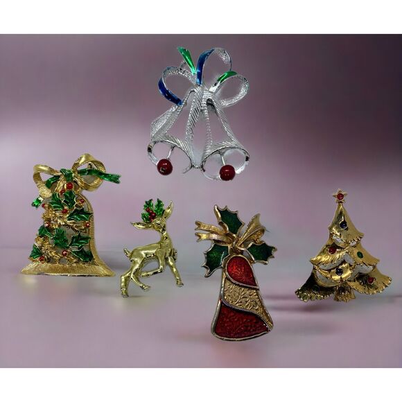 Vintage Gerry’s Christmas Brooch Set – 5 Holiday Pins: Bells, Reindeer, tree - Picture 14 of 15